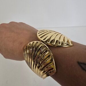NWT Nordstrom Gold Tone Cuff Bracelet Wide Hinged‎ Clam Shell Statement Jewelry